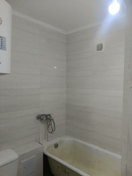 Srochno sotiladi 1 xona 3 mikraroyon 1 etaj