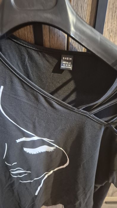 Две дамски блузи, спортна жилетка