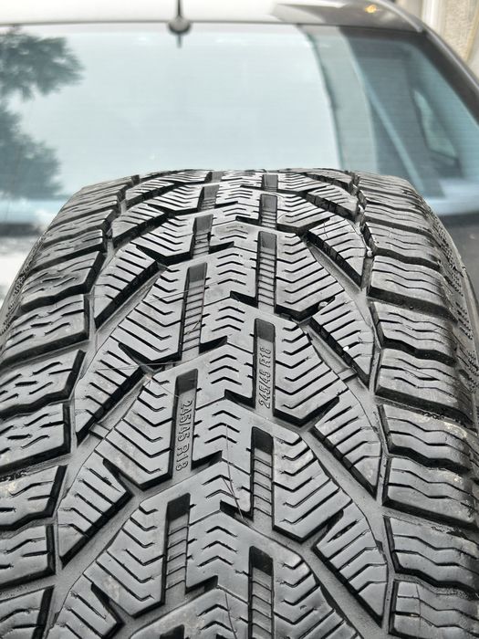 Зимни гуми Kormoran 245/45/18