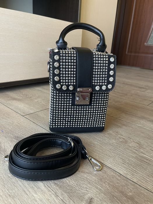 Чисто нова дамска елегантна чанта с камъчета