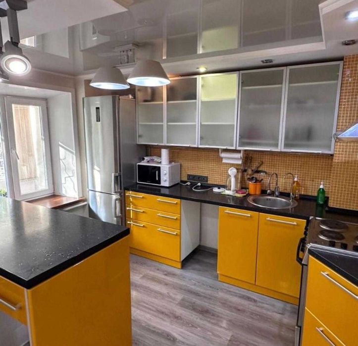 продам 3 ком квартиру на стрелке