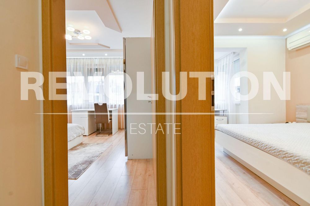 Тристаен апартамент в ж.к. Хиподрума.