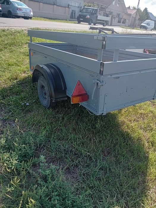 Remorca auto.          .