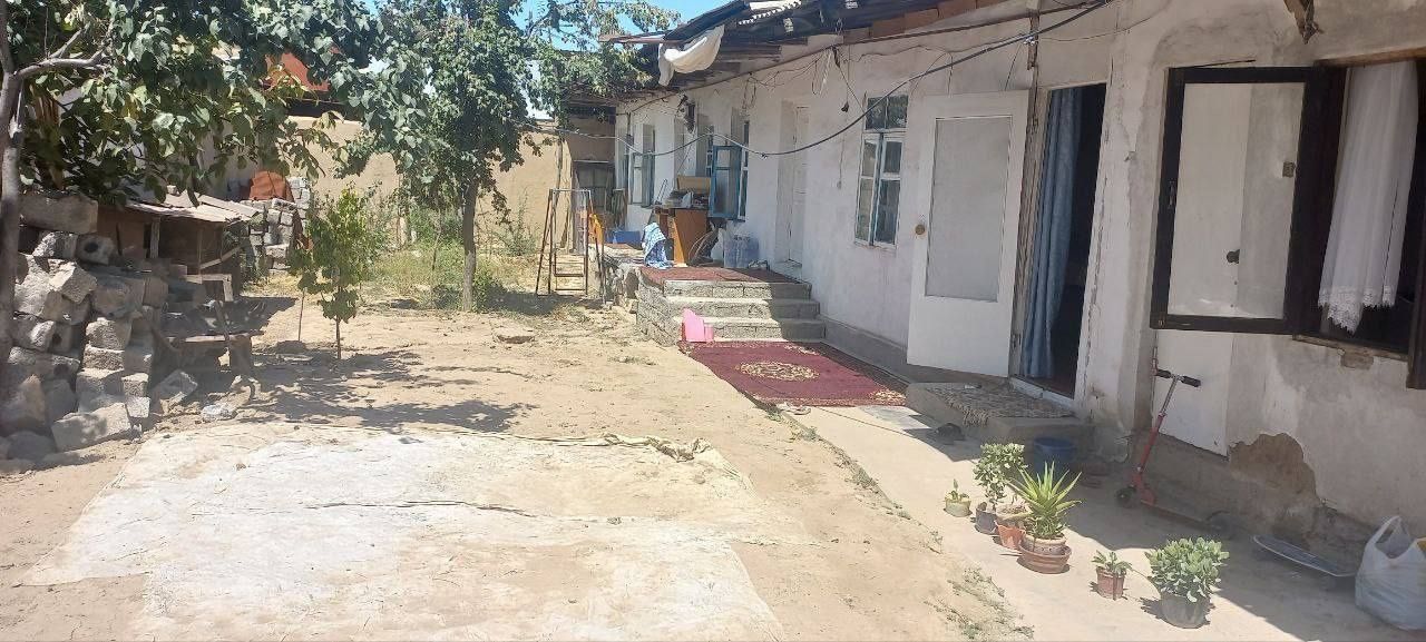 4 sotih howli uchastka sotiladi Komolon mahallasi