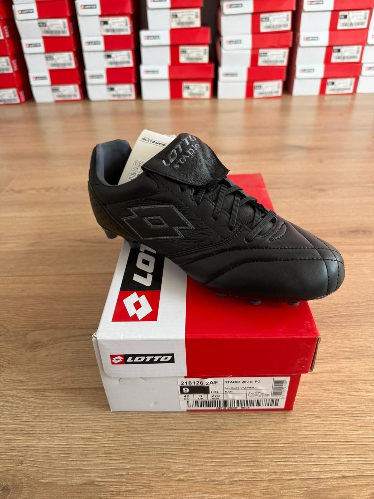 Ghete fotbal LOTTO Stadio 200 III FG