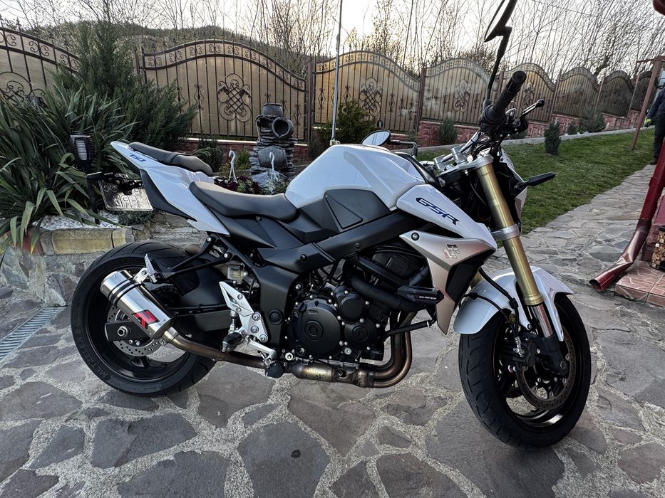 Suzuki GSR750 2013