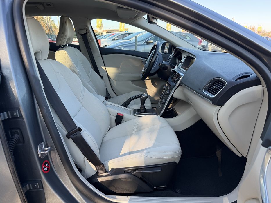 Volvo V40 - 2.0d 120Cp - impecabil, unic proprietar, km reali