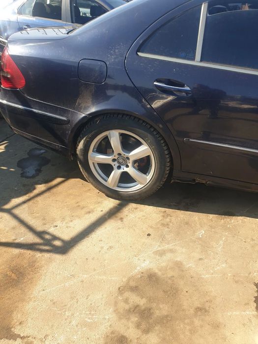Dezmembrez Mercedes  E