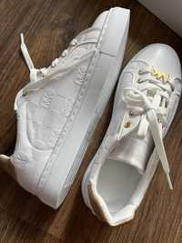 Бели обувки 39 номер