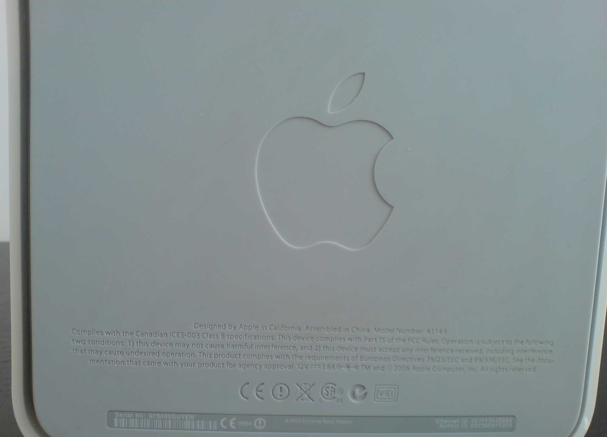 Apple AirPort Extreme A1143 / Рутер