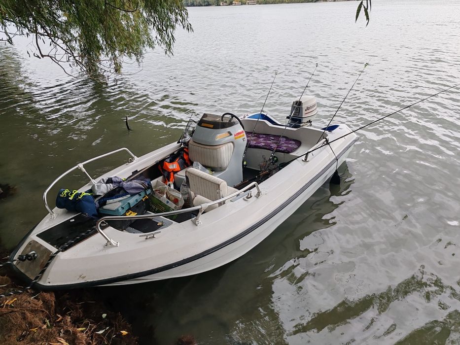 Vând motor barca  JOHNSON Bombardier. 25 cp  2T - pornire  electrica