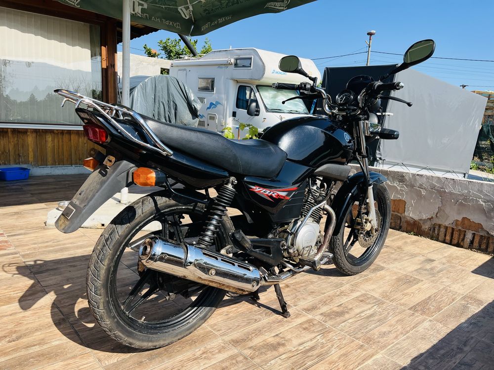 Yamaha YBR  125.