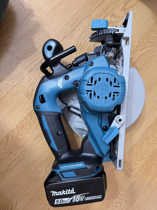 Fierastrau circular pe acumulator Makita