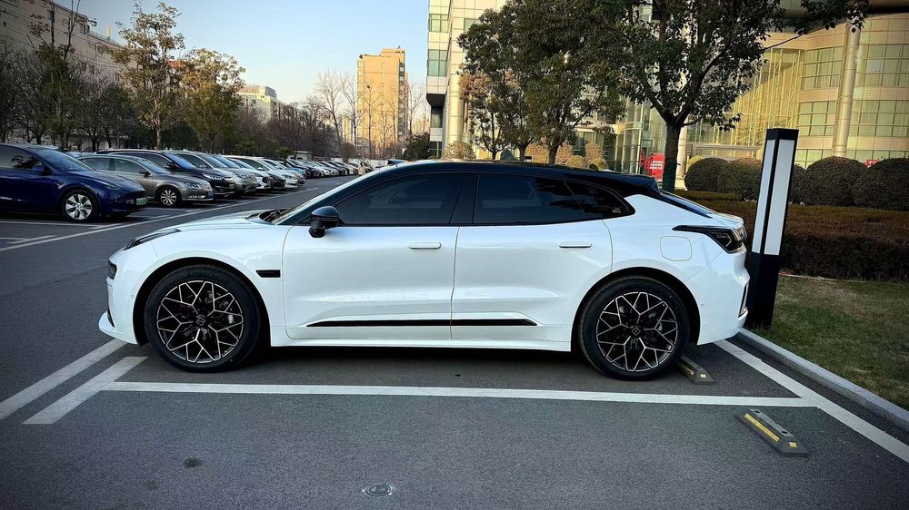 zeekr 001  we 2024с пробегом 19500.Dual motor 3,5 sec 0-100 km.h