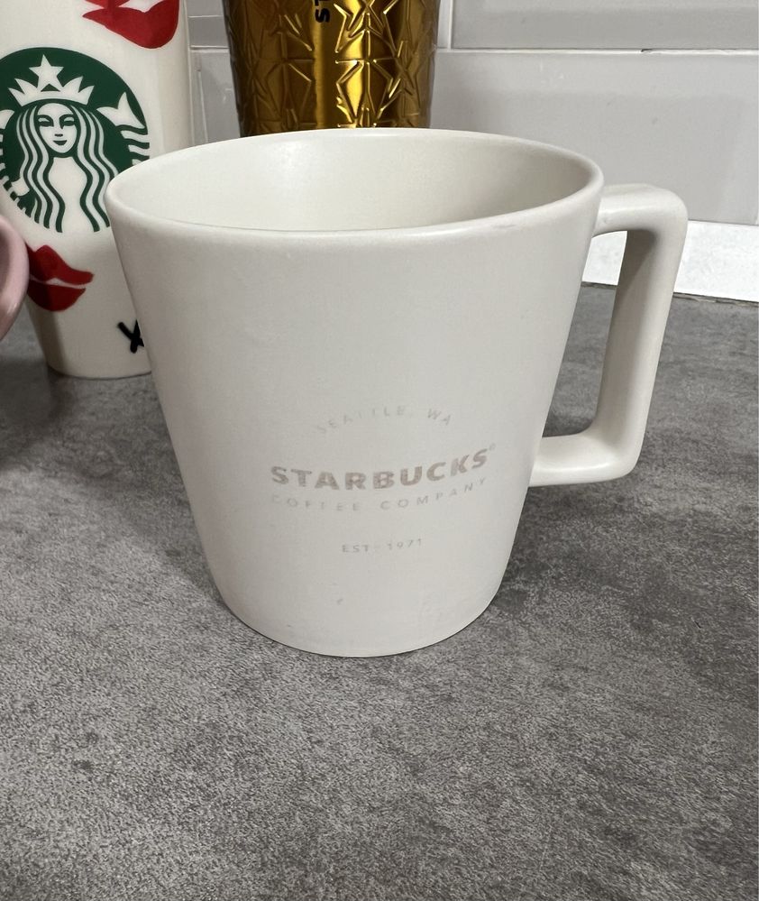 Кружки (Starbucks, Le Creuset)