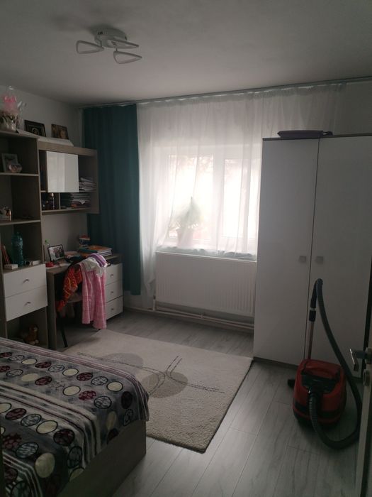 Vând apartament 3 camere