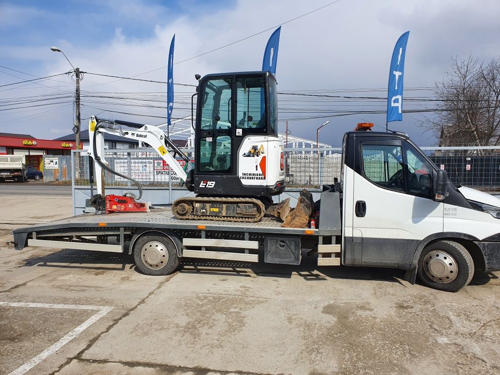 Miniexcavator cu picon