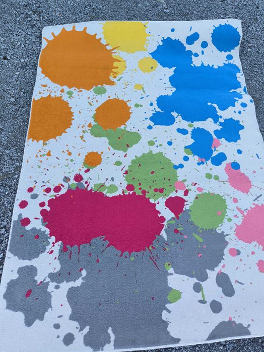 цветен килим за детска стая