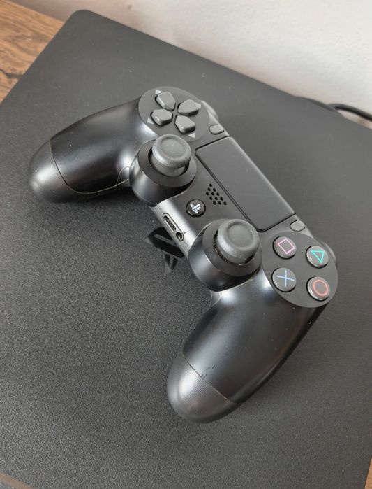 Play Station 4 Slim, 1TB, cu jocuri , 2 controlere originale