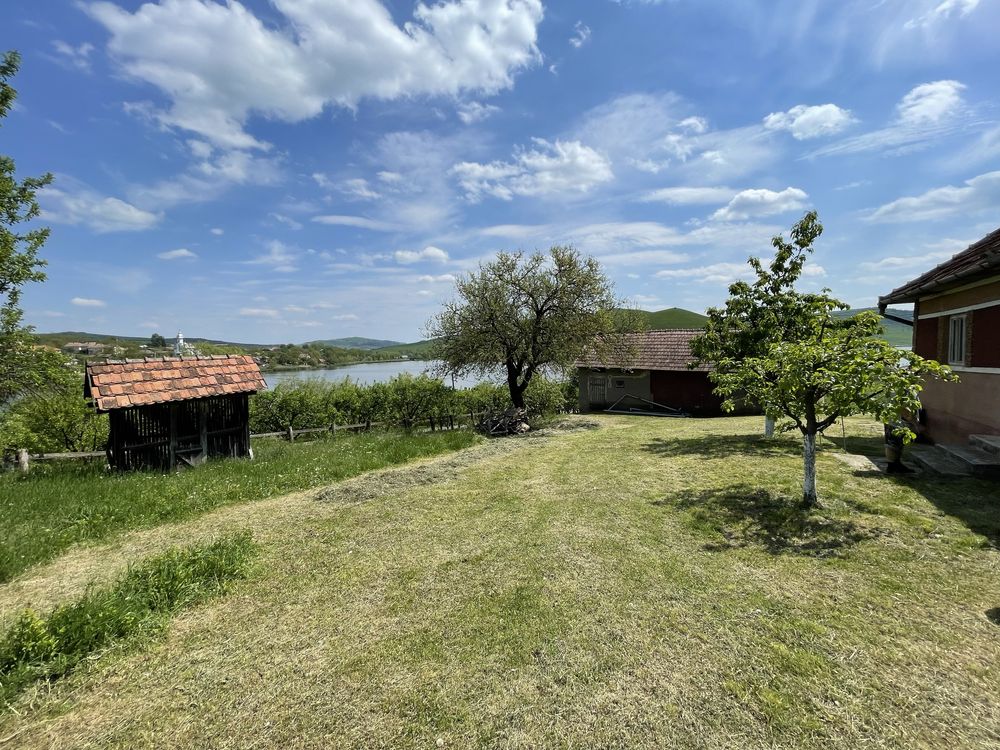 Parcele de teren pe malu lacului Geaca -intravilan