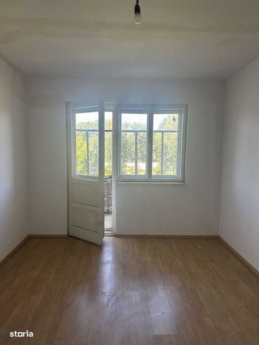 Breaza - ap. 2 cam - et.2 - 40000 Euro/Neg.