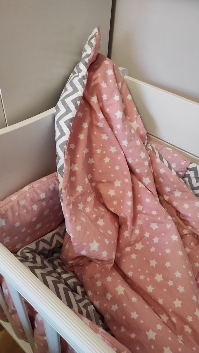 Бебешки спален комплект с олекотена завивка обиколници + подаръци