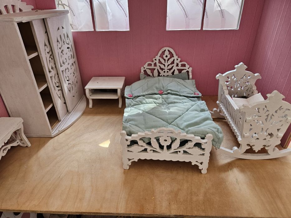 Красива къща за кукли