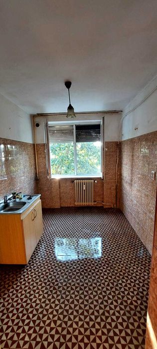 Vand Apartament decomandat cu 2 camere zona Podgoria