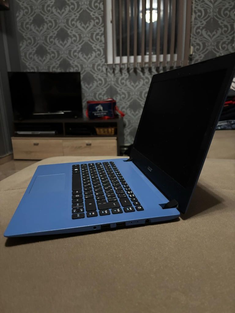 Acer лаптоп много запазен