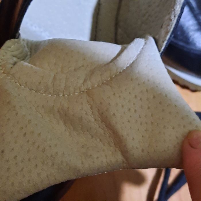 Adidași din piele confecționați manual
