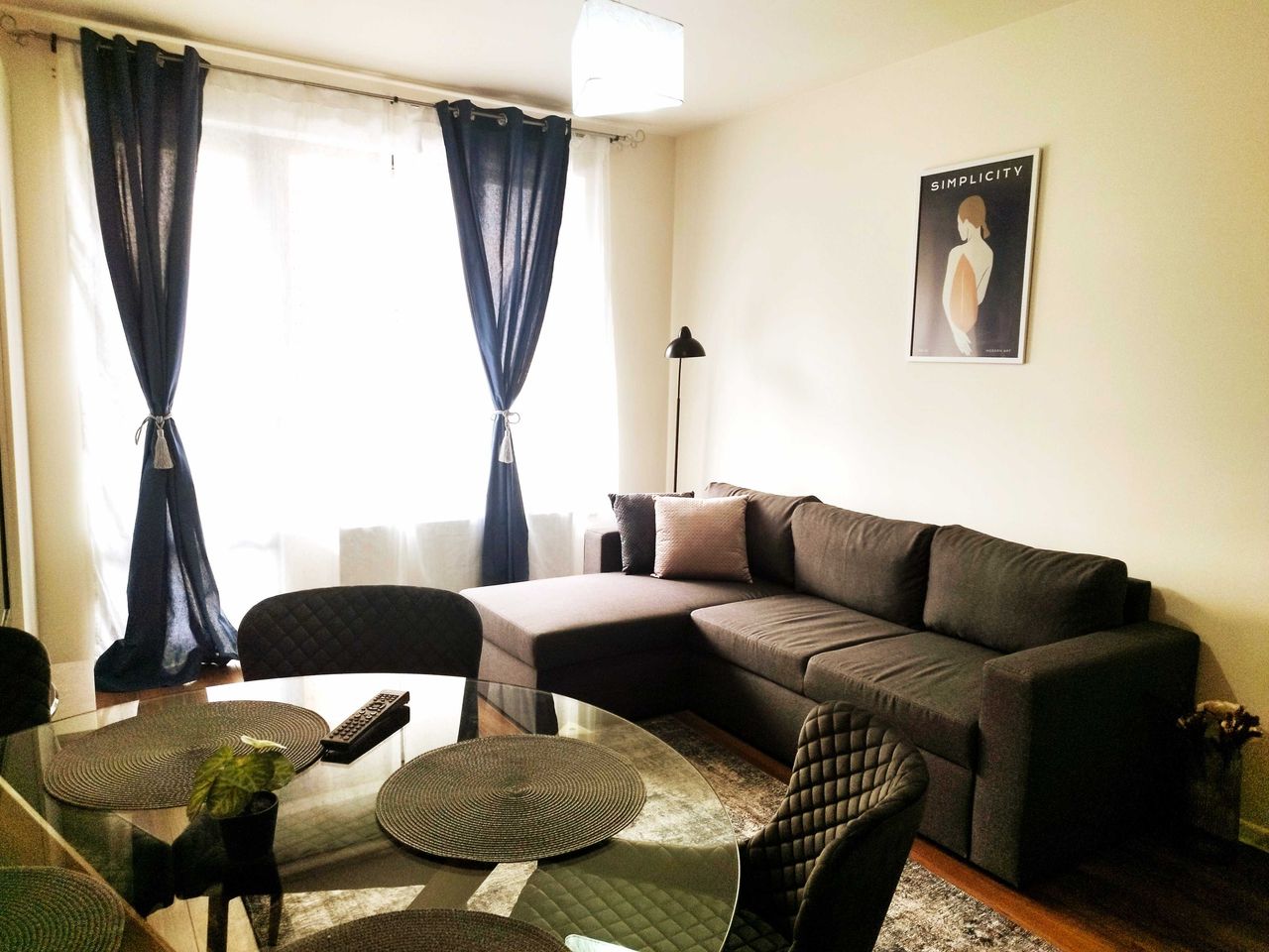 Дава се под наем Двустаен апартамент в Перник, Изток - 57 кв.м за 433.5 € - Снимка #1