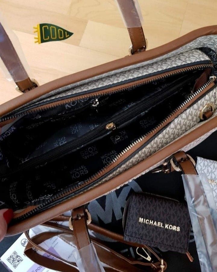 Geanta Michael Kors,logo metalic auriu, saculet, eticheta