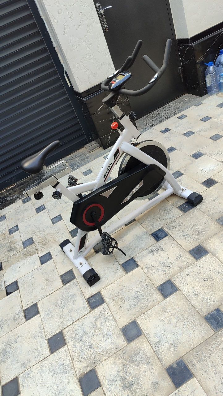 Продам профессиональный вело тренажер Spinning Bike. До 180 кг