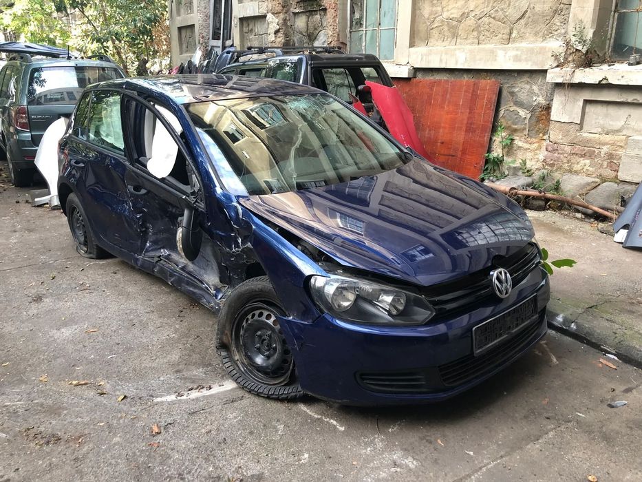 Dezmembrez VW Volkswagen Golf 6 2011 albastru 1,6 TDI cod CAY
