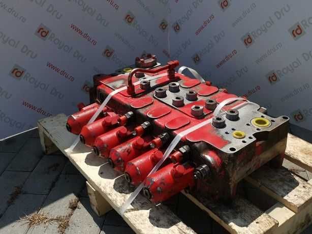 Distribuitor hidraulic buldoexcavator New Holland LB115