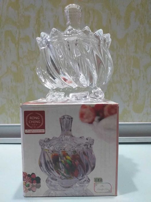 Сахарница, вареница стеклянная.