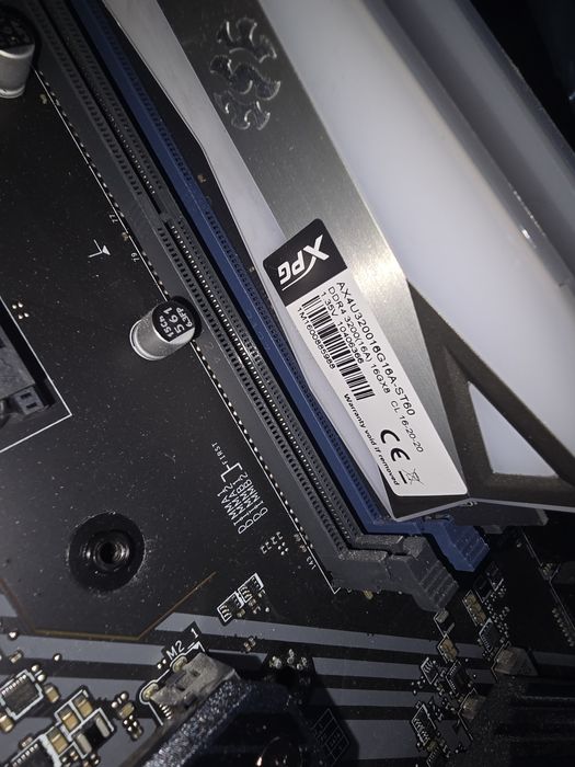 MSI Mag X570S Torpedo MAX + Ryzen 7 5700X + 32 GB RAM XPG 3200 CL18