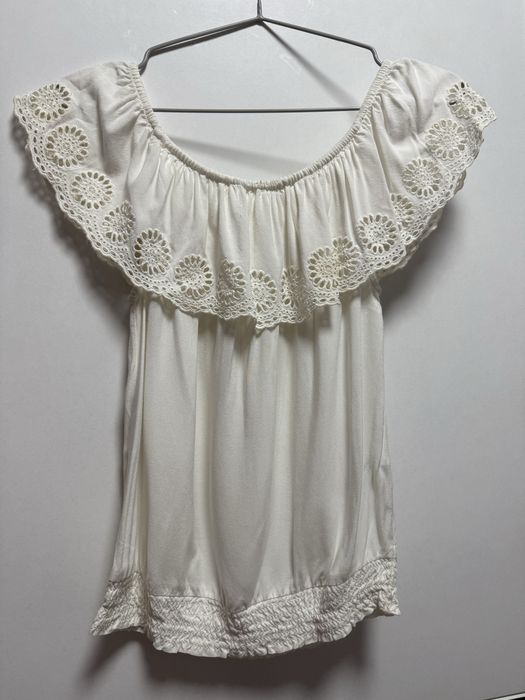 4 атрактивни потници и тениски