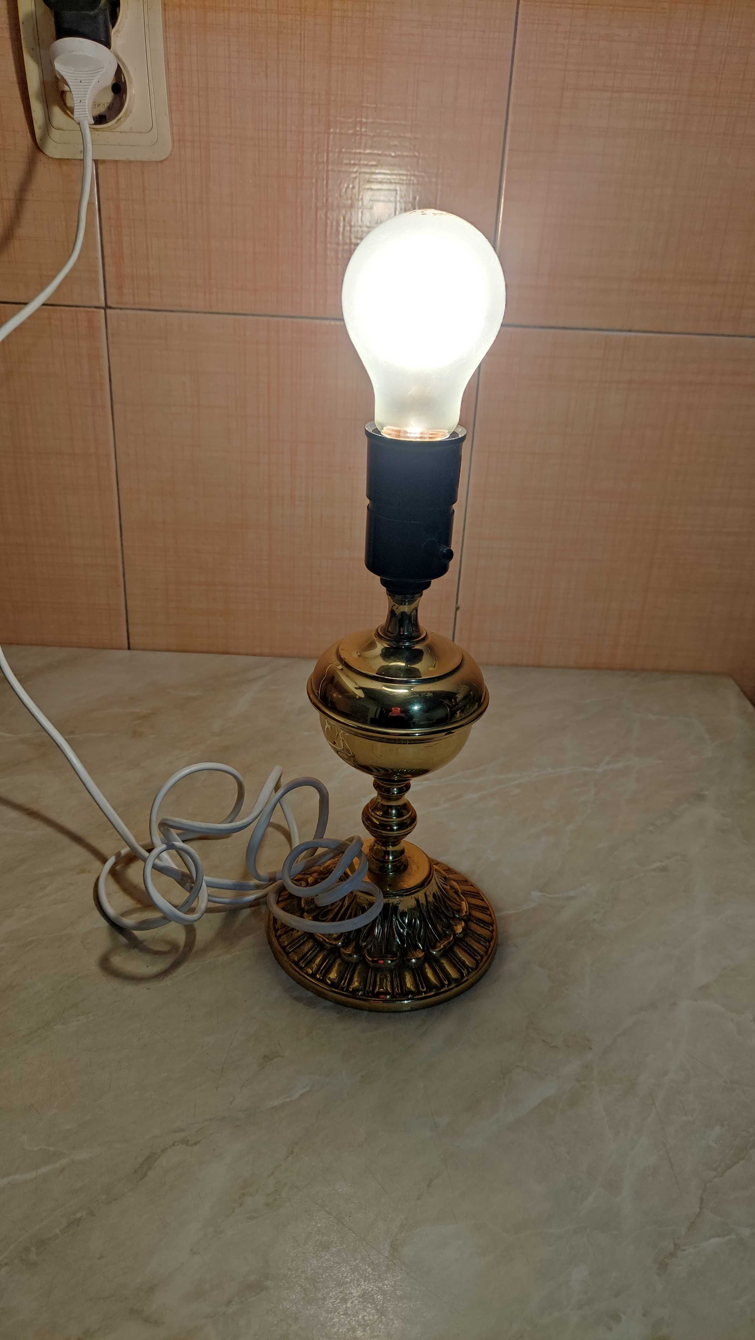 Старинна настолна лампа от масивен бронз/месинг топ състояние