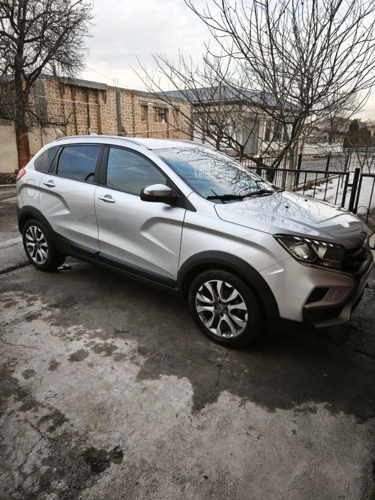 Lada xray cross sotiladi