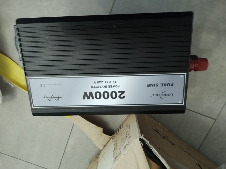 Vand Invertor auto 12-220V,  2000W pt Long Life  sinus pur cumparat de