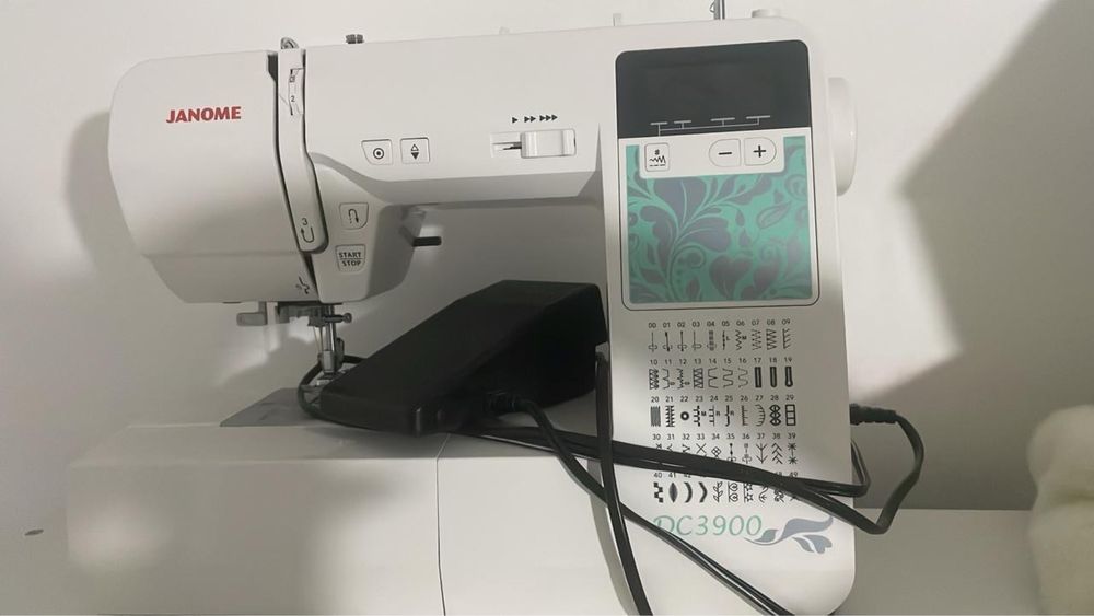 Продаю компьютерную швейную машину Janome DC 3900 в идеальном виде