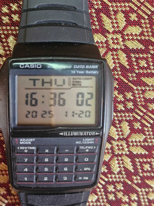Продава се часовник Casio DBC-32