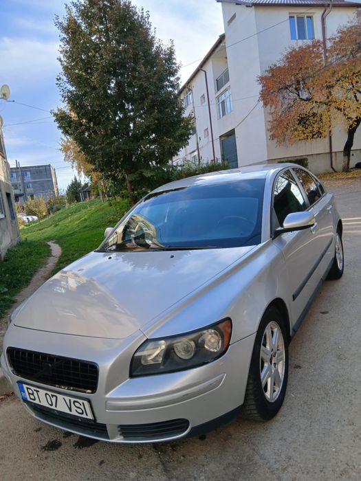 Volvo S40.
