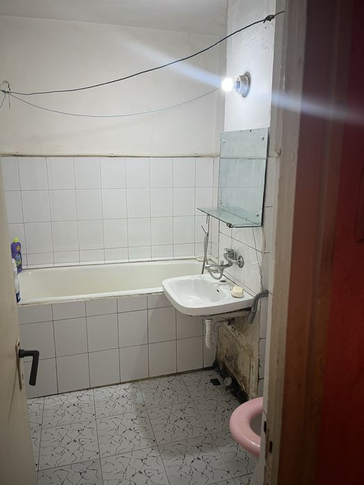 Vind apartament 2 camere zona Mall-9mai