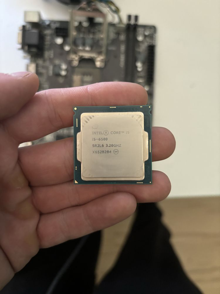 Продавам дъно gigabyte Ga-H110m и i-5 6500