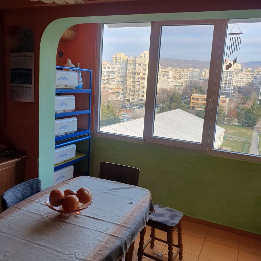 Дава се под наем Четиристаен апартамент в Варна, Младост 2 - 98 кв.м за 612 € - Снимка #2