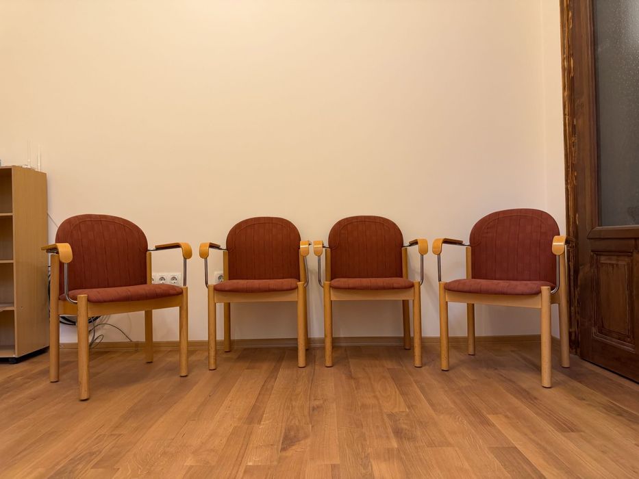 Дървени масивни столове с дамаска 4 бр