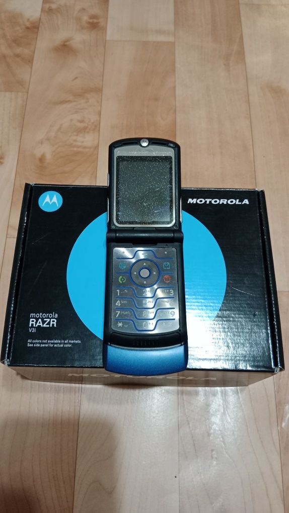 Продам телефон motorola razrv3i