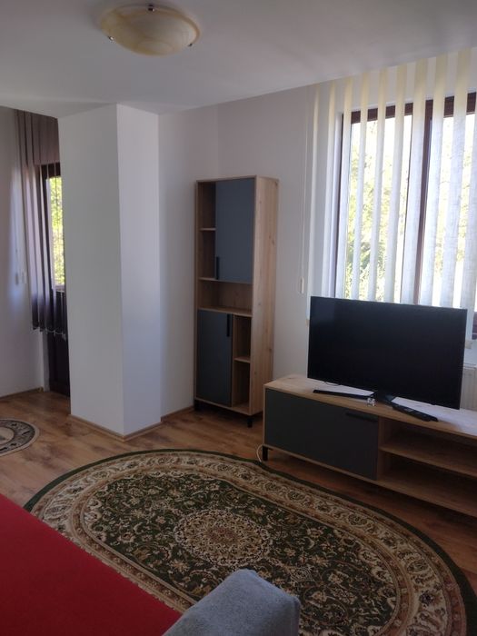 Închiriez apartament 3 camere